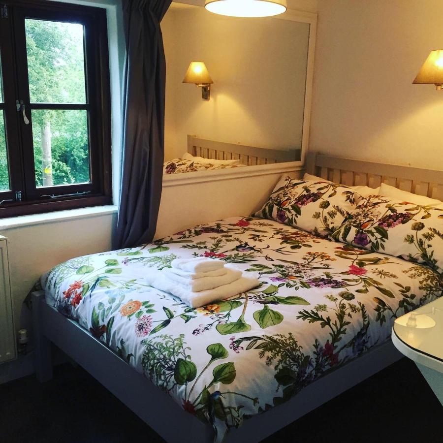 Cricketers Cottage B&B 웨스트 몰링 외부 사진